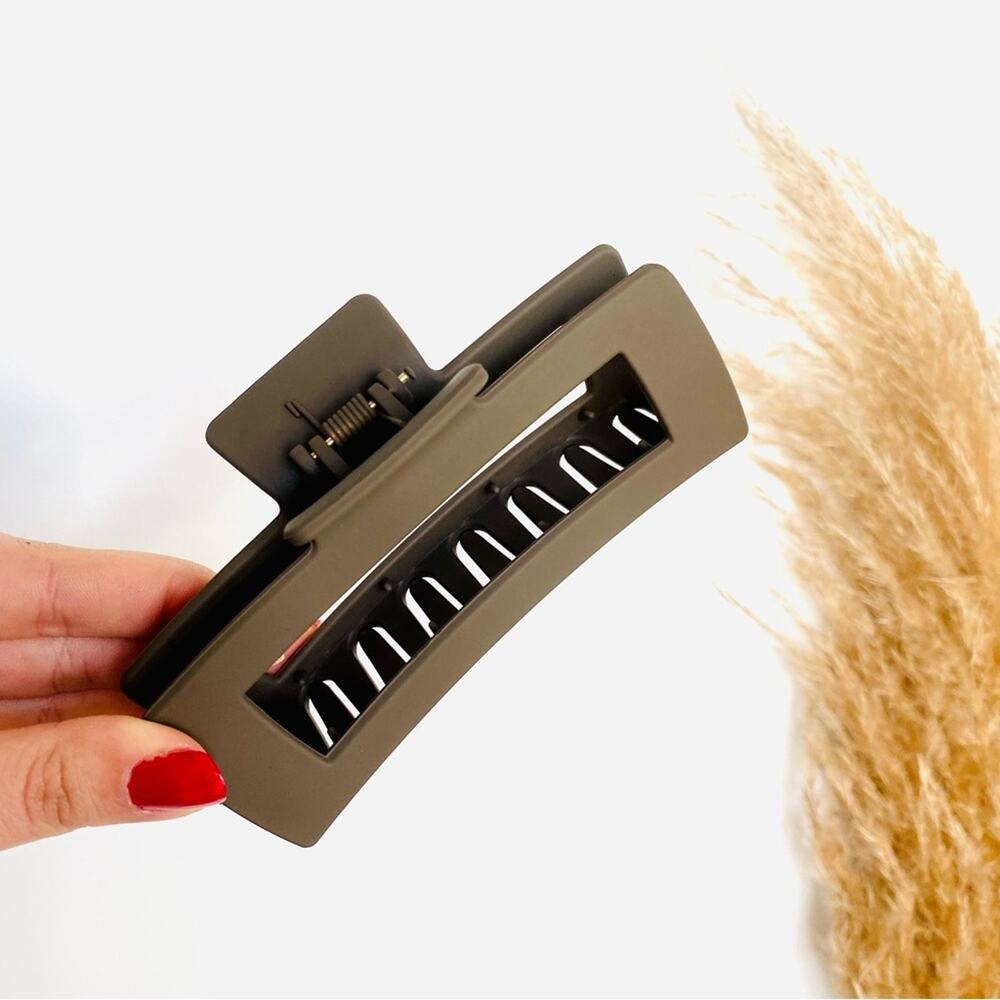 NEW ANTHROPOLOGIE Jumbo XL Rectangular Open Matte Plastic Hair Claw Clip Brown